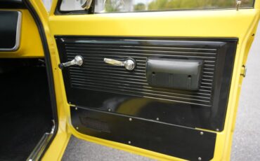Chevrolet-C10-1967-Yellow-Black-40