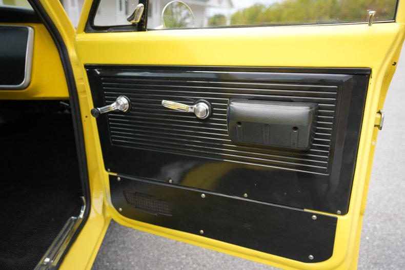 Chevrolet-C10-1967-Yellow-Black-40