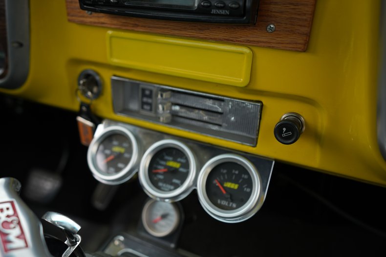 Chevrolet-C10-1967-Yellow-Black-41