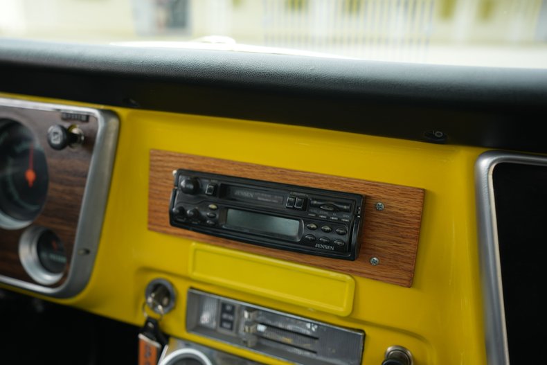 Chevrolet-C10-1967-Yellow-Black-43