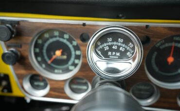 Chevrolet-C10-1967-Yellow-Black-45