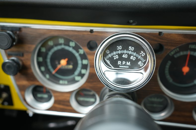 Chevrolet-C10-1967-Yellow-Black-45