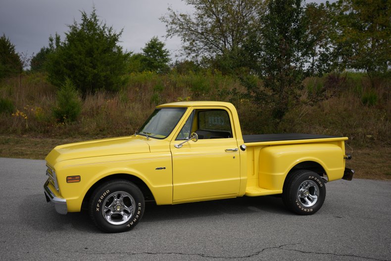 Chevrolet-C10-1967-Yellow-Black-48