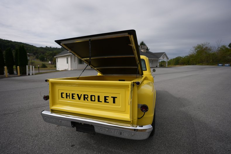 Chevrolet-C10-1967-Yellow-Black-5