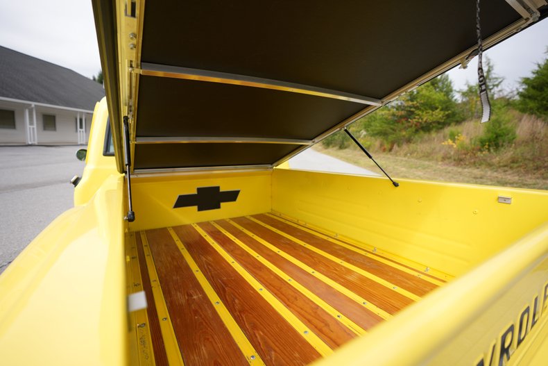 Chevrolet-C10-1967-Yellow-Black-6