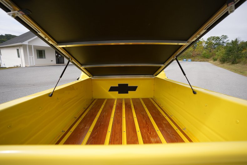 Chevrolet-C10-1967-Yellow-Black-7