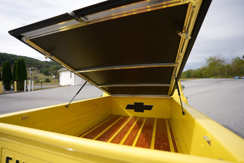 Chevrolet-C10-1967-Yellow-Black-8