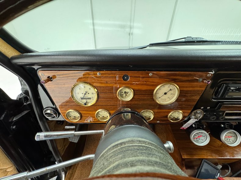 Chevrolet-C10-1971-Black-Mocha-21