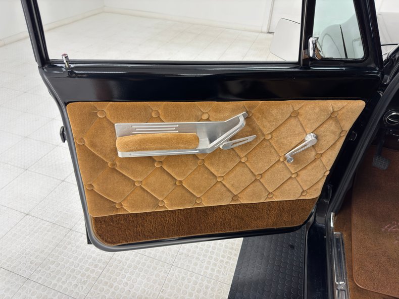 Chevrolet-C10-1971-Black-Mocha-39