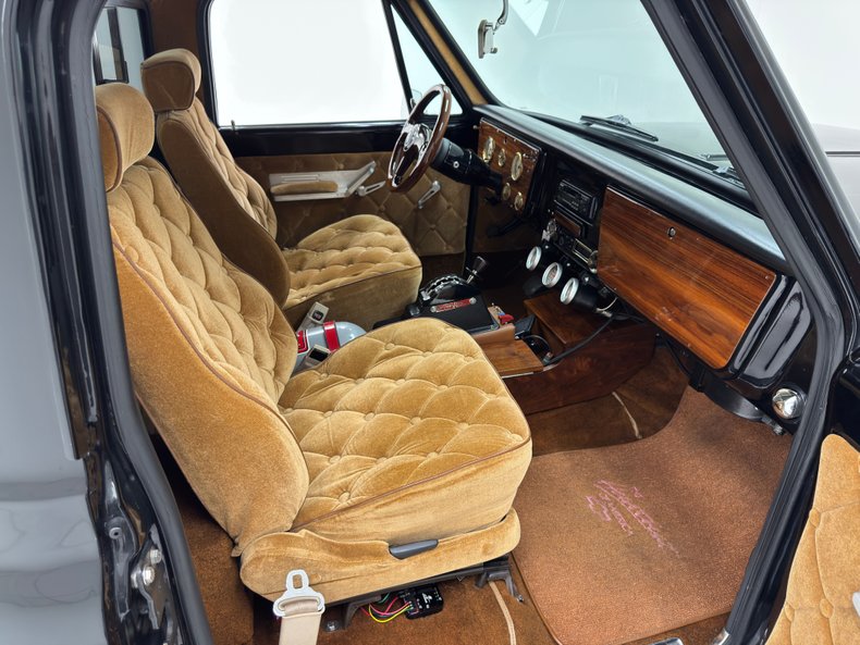 Chevrolet-C10-1971-Black-Mocha-44