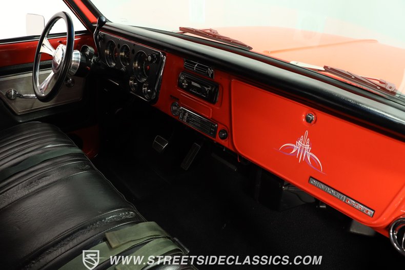Chevrolet-C10-1972-Red-Black-35