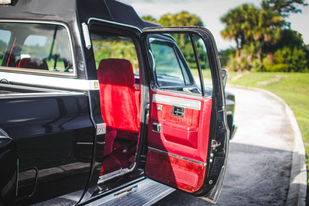 Chevrolet-C30-1984-Crew-Cab-Pickup-11