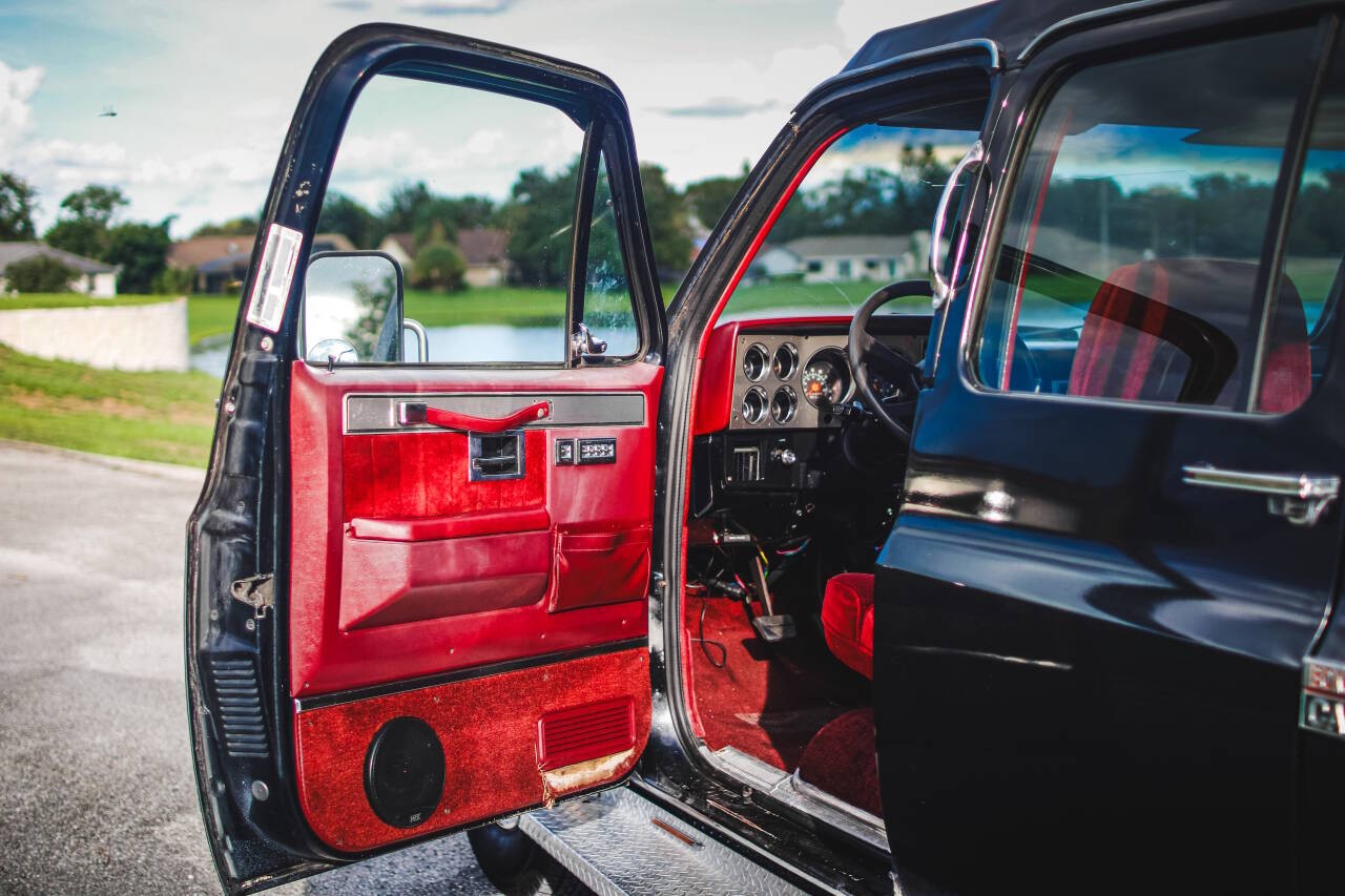 Chevrolet-C30-1984-Crew-Cab-Pickup-15