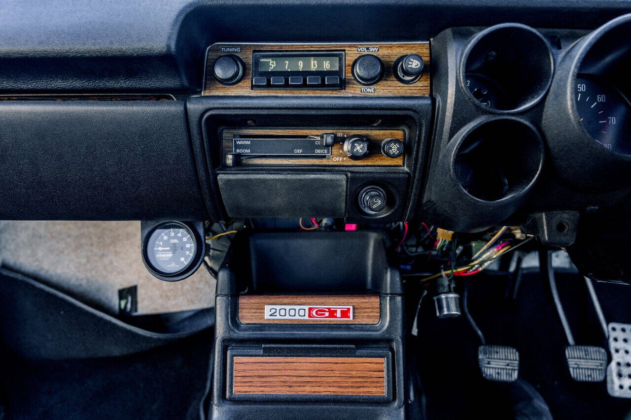 Chevrolet-C30-1984-Crew-Cab-Pickup-2