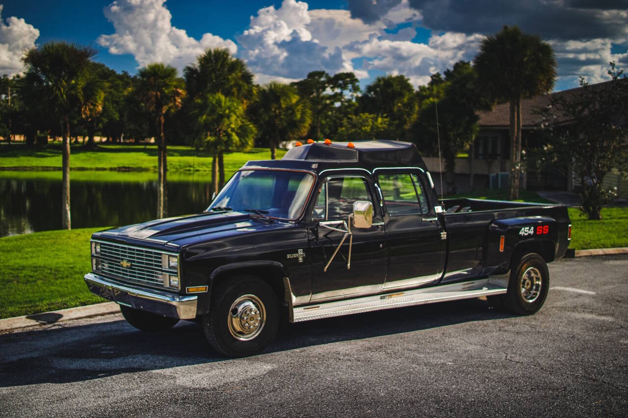 Chevrolet-C30-1984-Crew-Cab-Pickup-4
