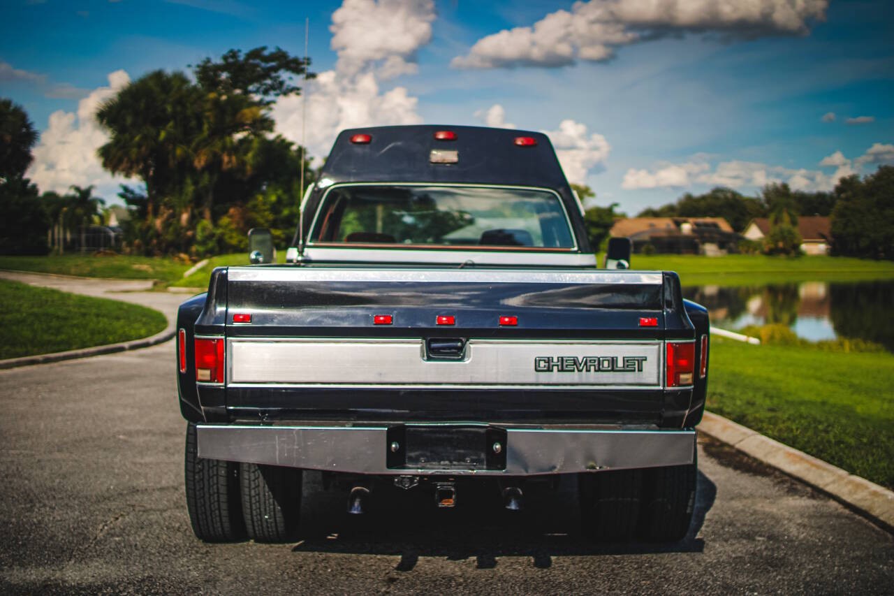 Chevrolet-C30-1984-Crew-Cab-Pickup-5