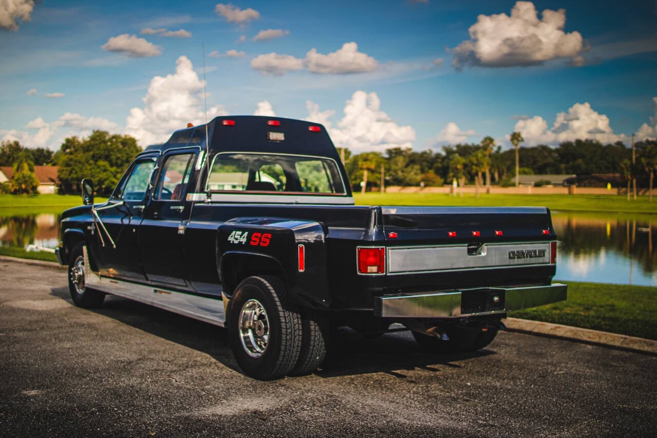 Chevrolet-C30-1984-Crew-Cab-Pickup-6