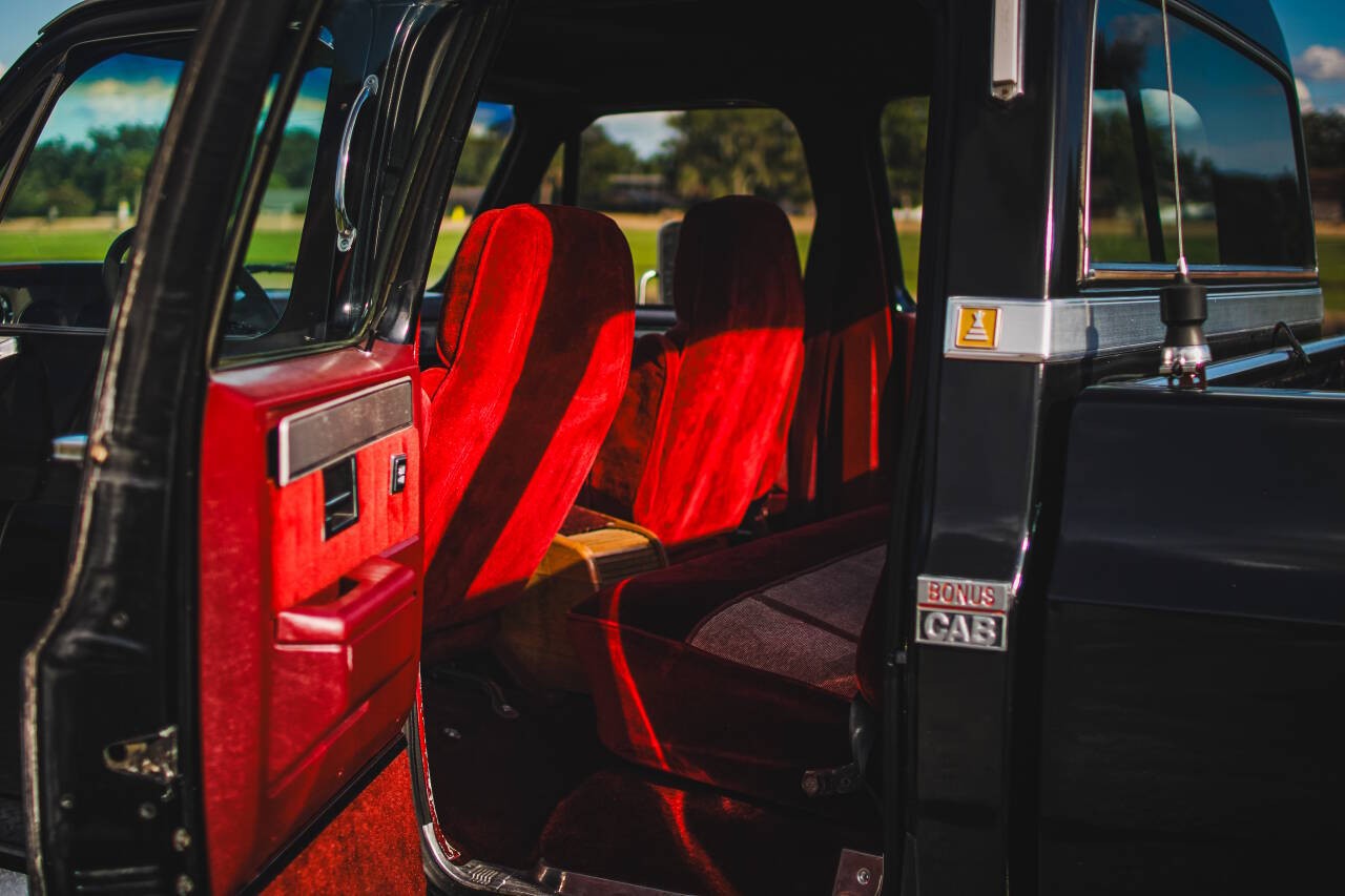 Chevrolet-C30-1984-Crew-Cab-Pickup-9