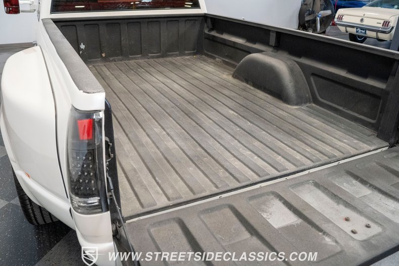 Chevrolet-C3500-1989-Pearl-White-Red-21