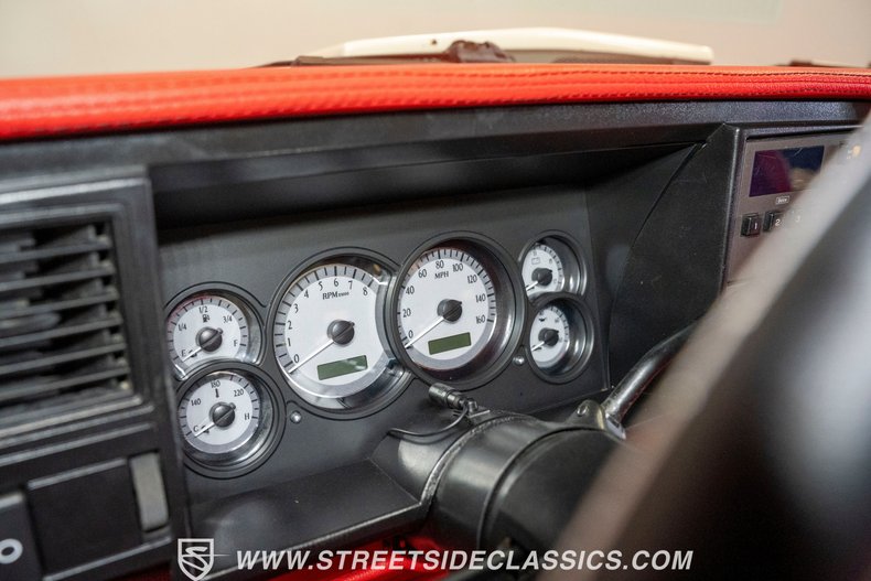 Chevrolet-C3500-1989-Pearl-White-Red-40