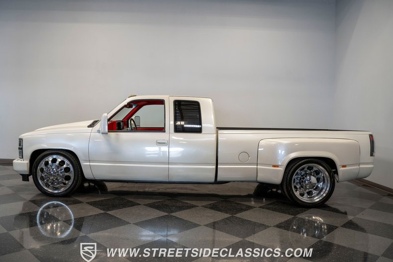 Chevrolet-C3500-1989-Pearl-White-Red