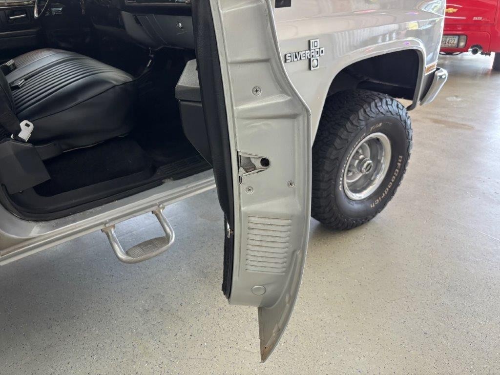 Chevrolet-CK-Pickup-1500-1984-26