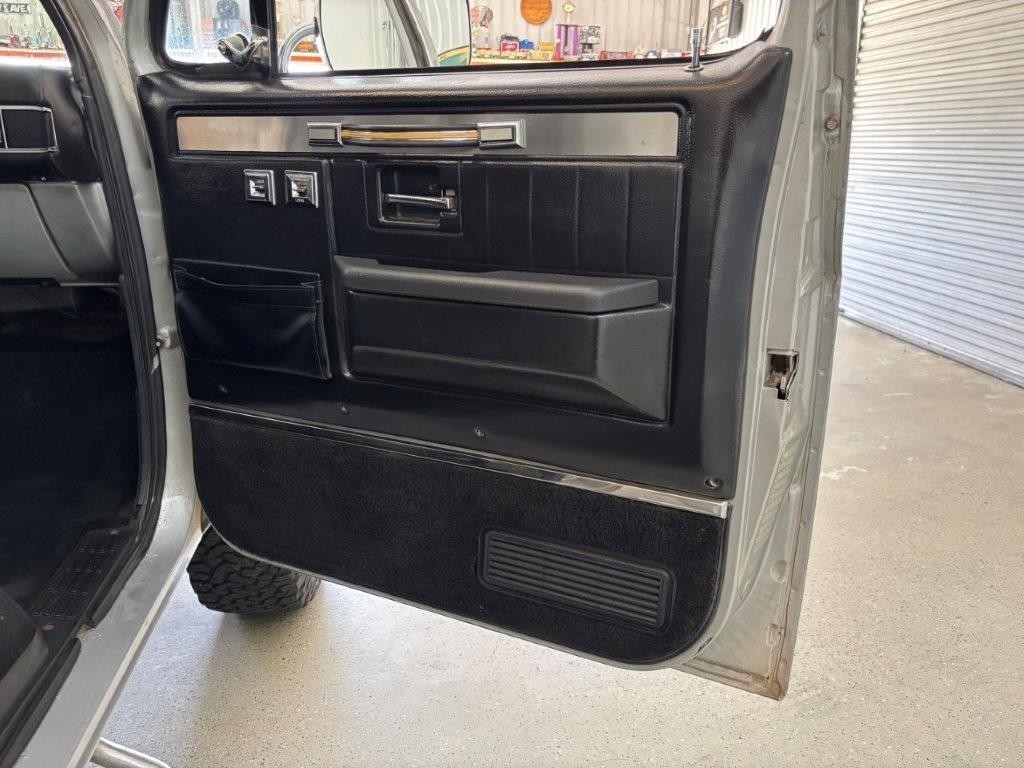 Chevrolet-CK-Pickup-1500-1984-27
