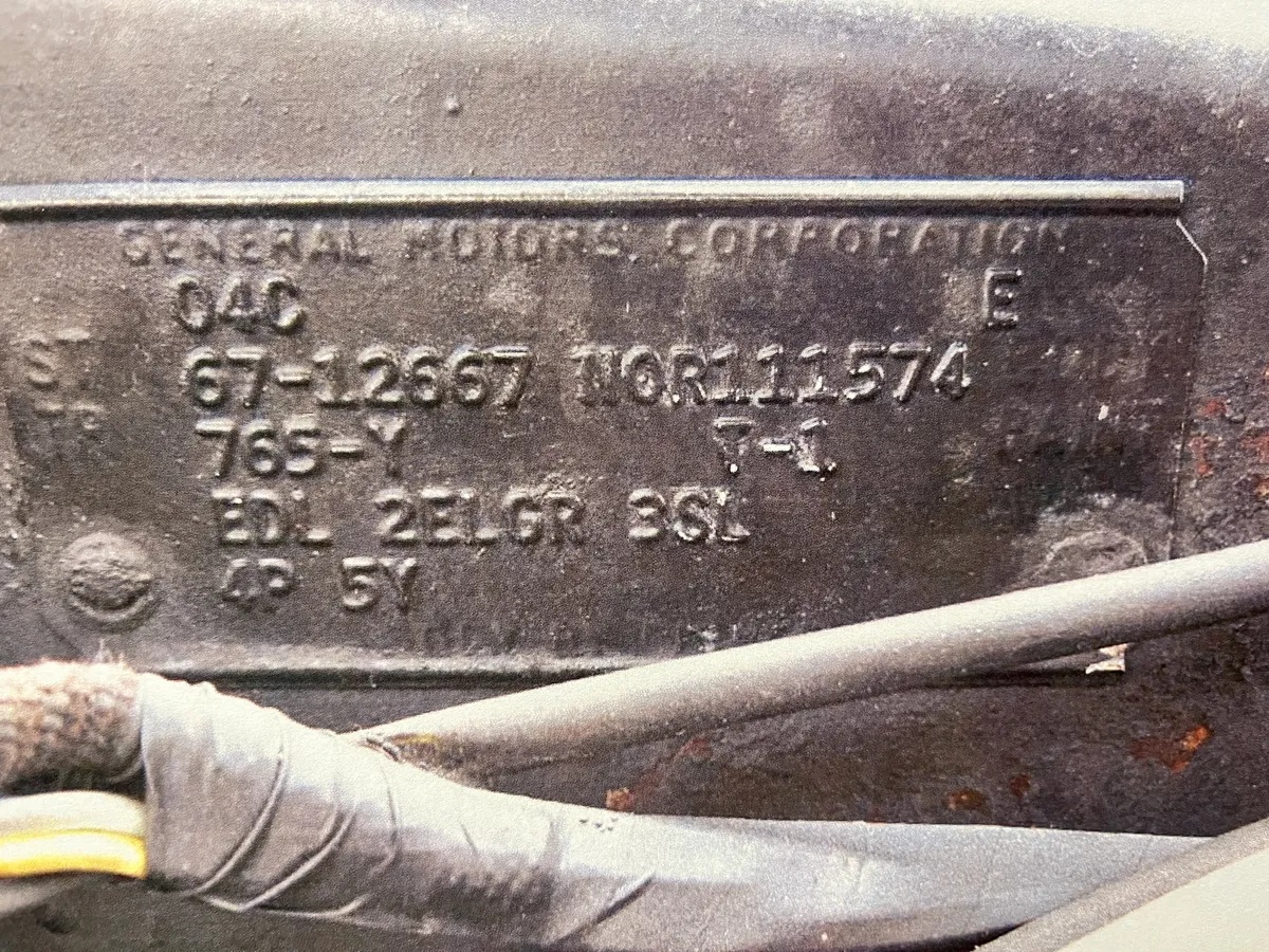 Chevrolet-Camaro-1967-Ermine-White-Bright-Blue-8