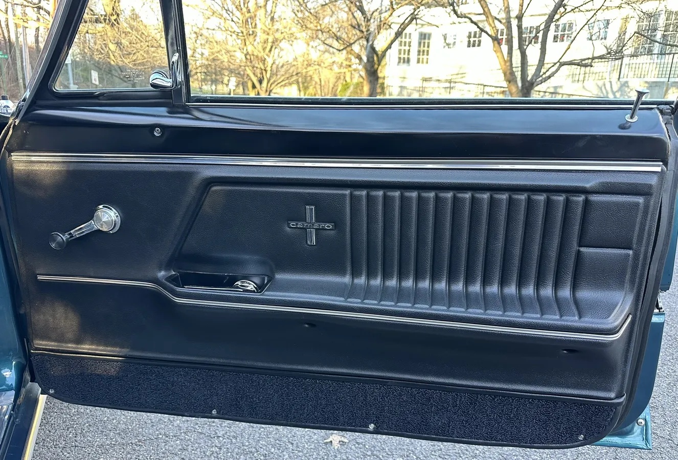 Chevrolet-Camaro-1967-Tahoe-Turquoise-Black-15
