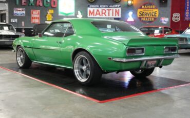 Chevrolet-Camaro-1968-Green-Black-23