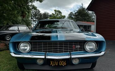 Chevrolet-Camaro-1969-Azure-Turquoise-Black-Standard-Interior-1