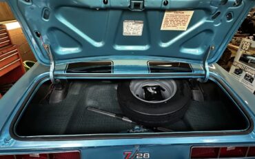 Chevrolet-Camaro-1969-Azure-Turquoise-Black-Standard-Interior-10