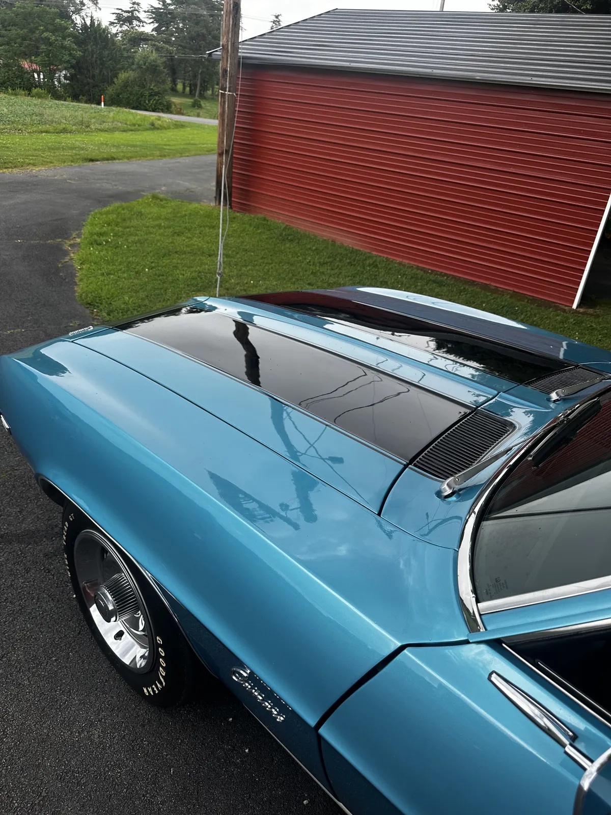 Chevrolet-Camaro-1969-Azure-Turquoise-Black-Standard-Interior-2