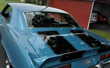 Chevrolet-Camaro-1969-Azure-Turquoise-Black-Standard-Interior-4