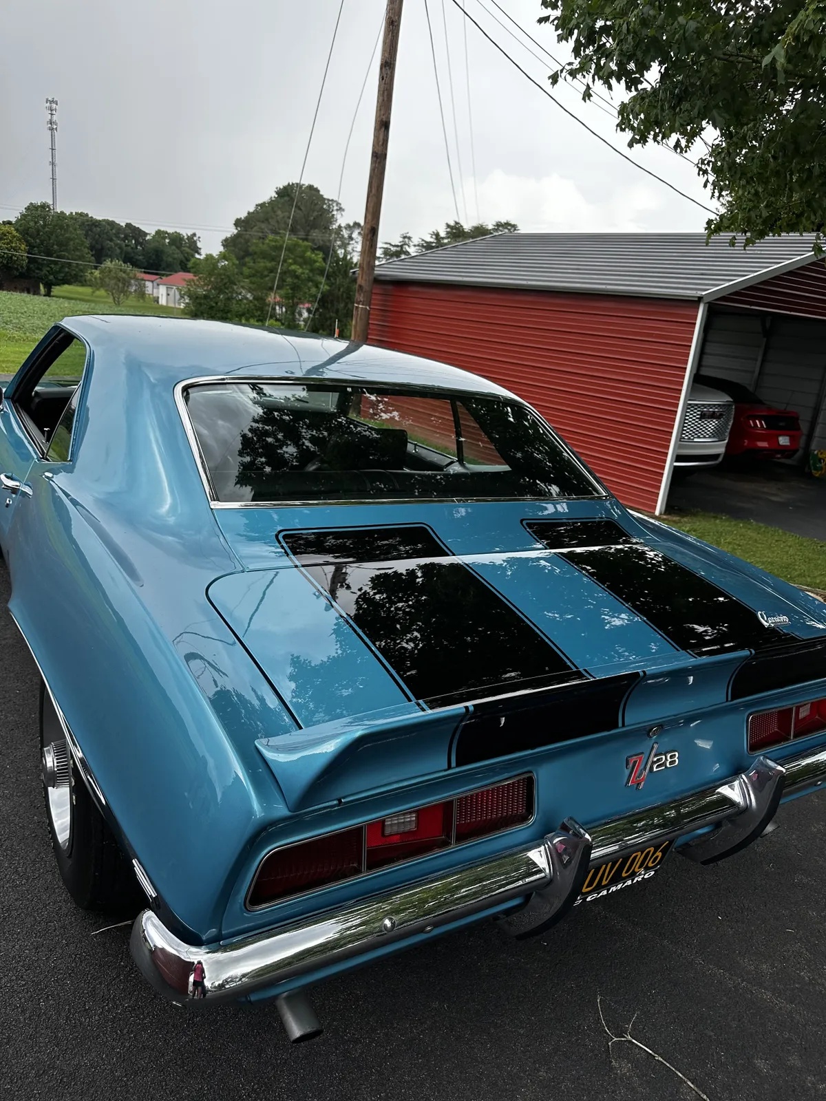 Chevrolet-Camaro-1969-Azure-Turquoise-Black-Standard-Interior-4