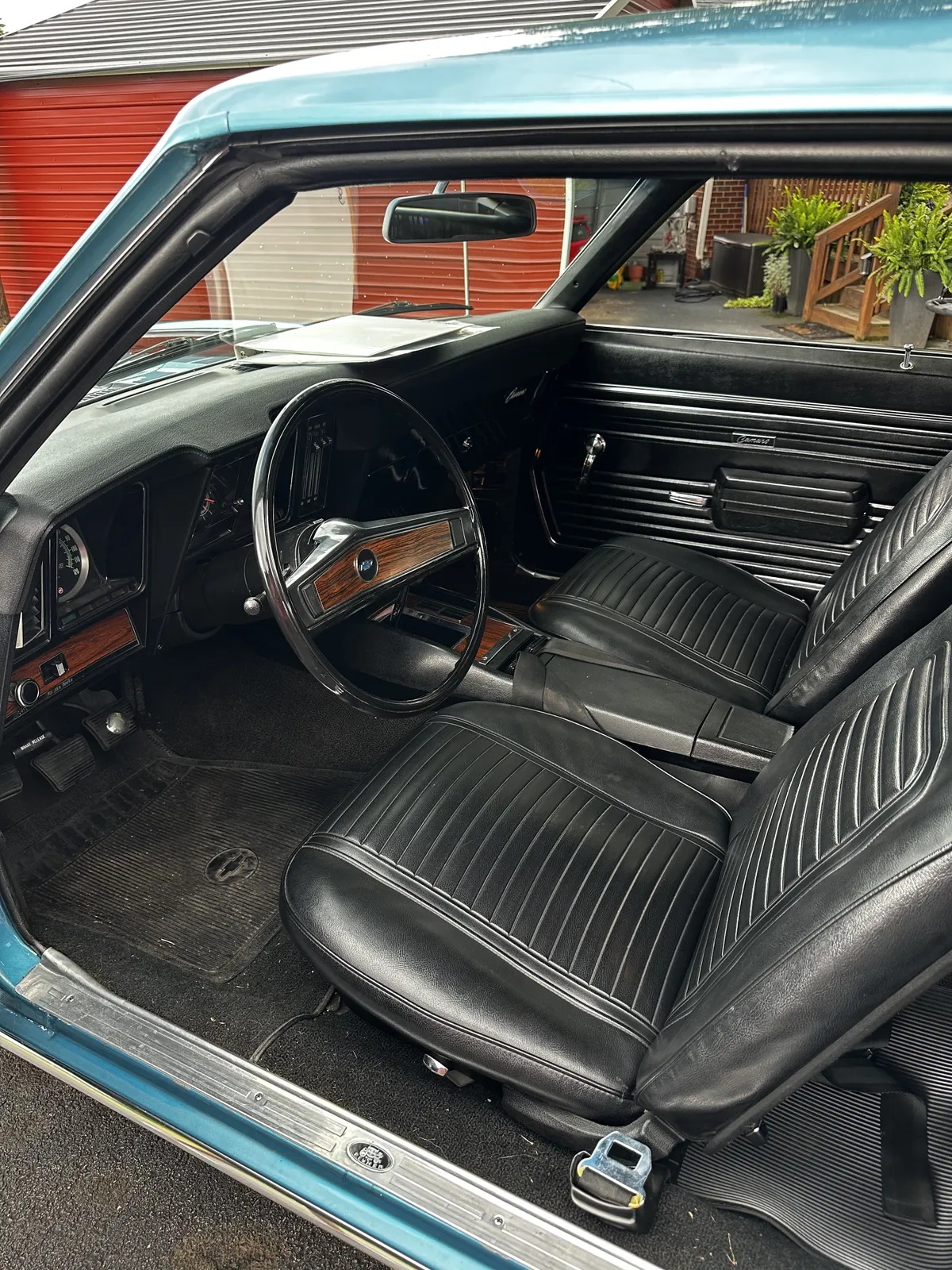 Chevrolet-Camaro-1969-Azure-Turquoise-Black-Standard-Interior-5