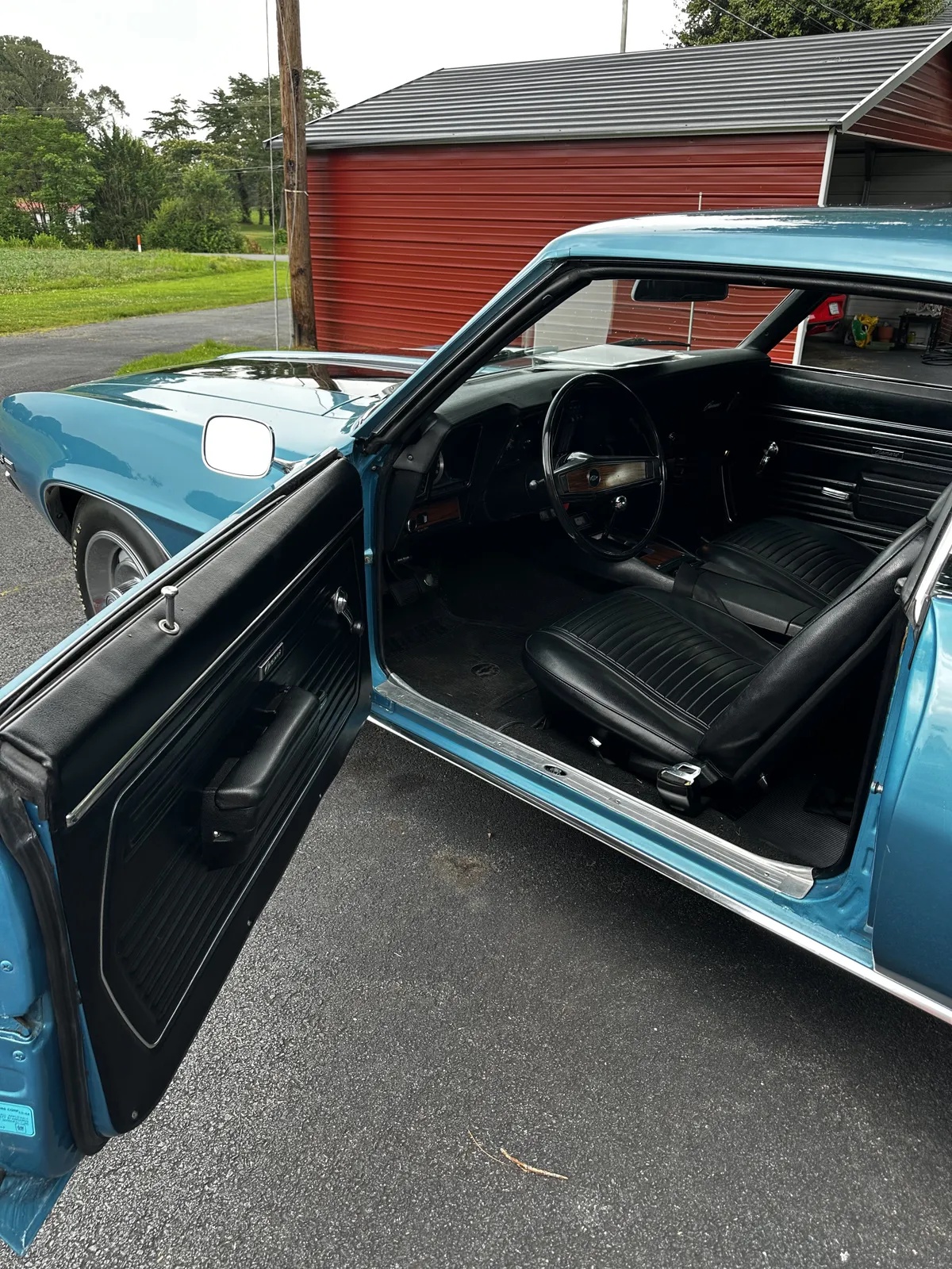 Chevrolet-Camaro-1969-Azure-Turquoise-Black-Standard-Interior-6