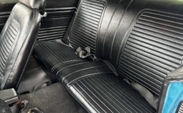 Chevrolet-Camaro-1969-Azure-Turquoise-Black-Standard-Interior-7