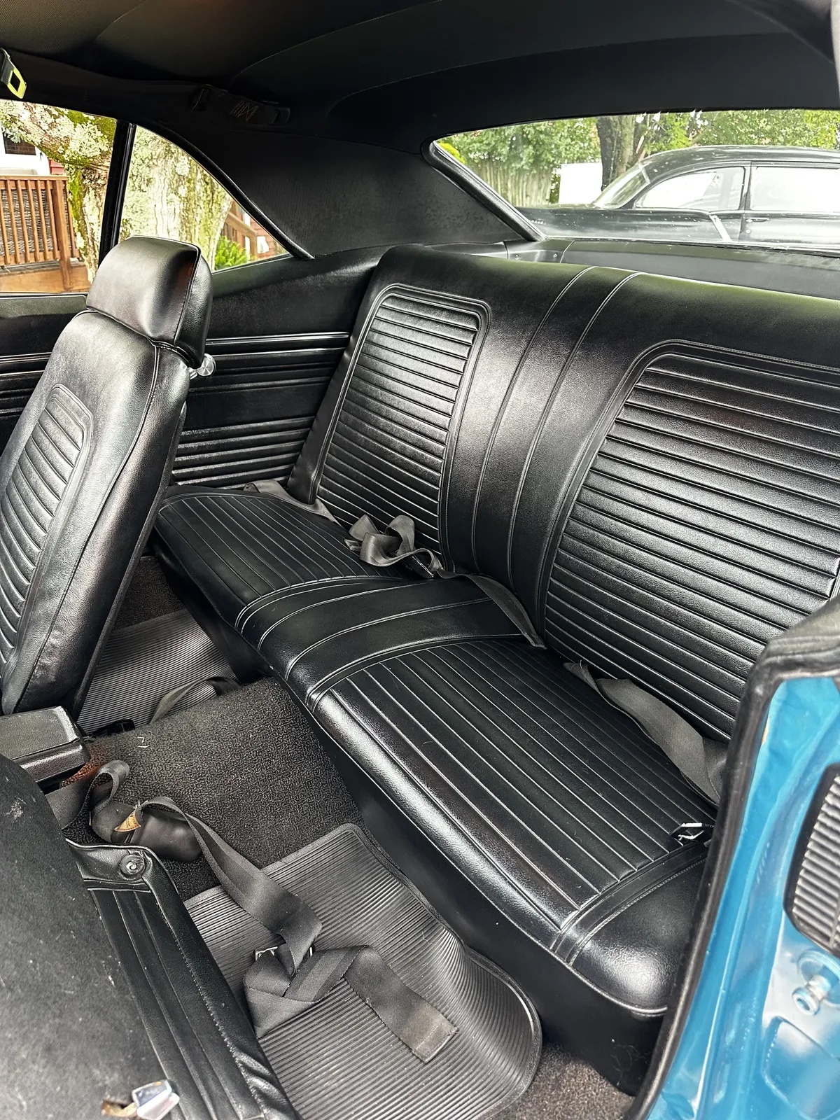 Chevrolet-Camaro-1969-Azure-Turquoise-Black-Standard-Interior-7