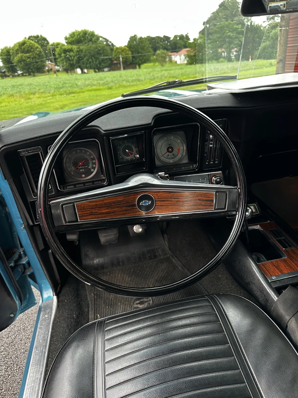 Chevrolet-Camaro-1969-Azure-Turquoise-Black-Standard-Interior-8