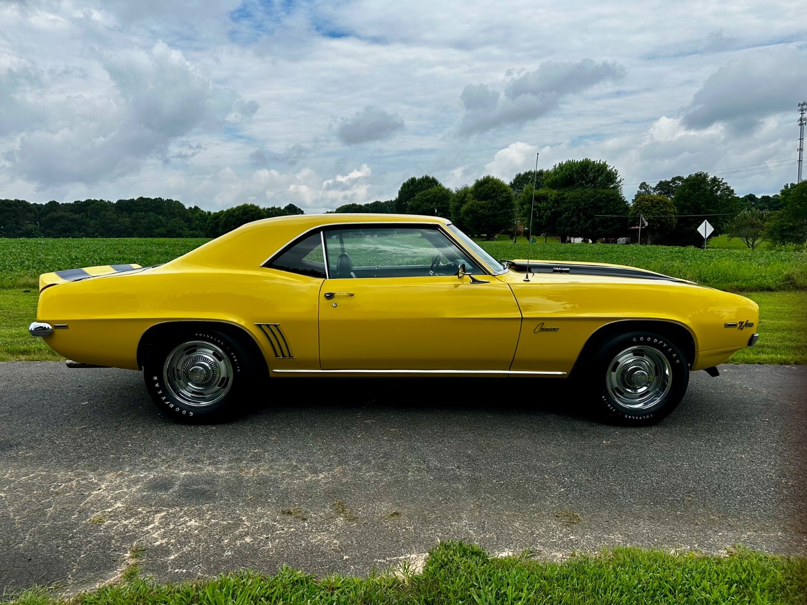 Chevrolet-Camaro-1969-Coupe-1