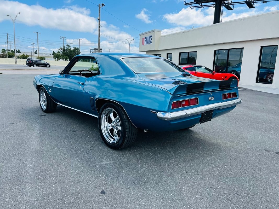 Chevrolet-Camaro-1969-Coupe-2