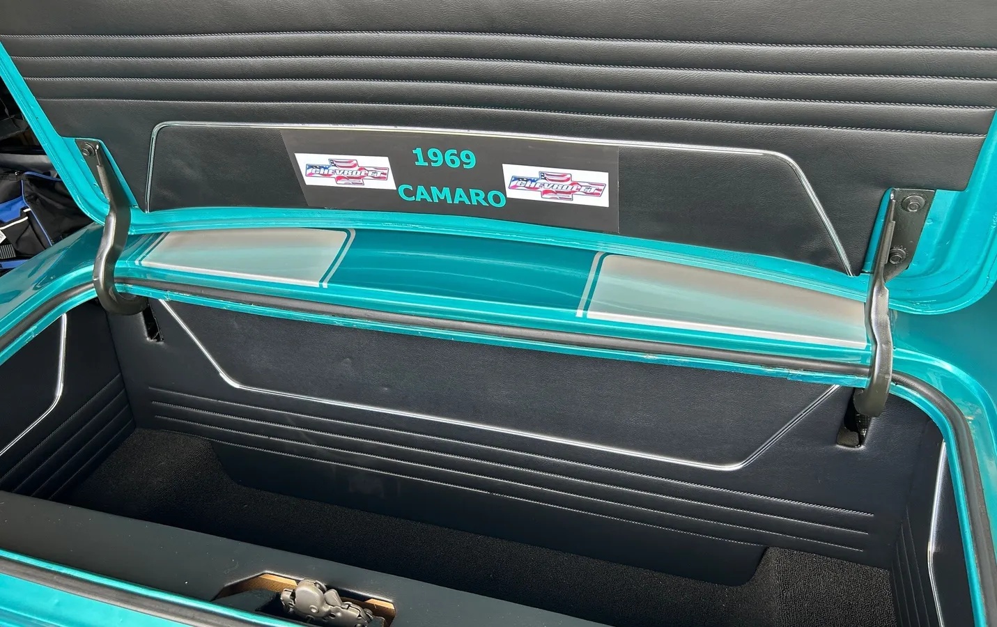 Chevrolet-Camaro-1969-Jade-Black-17