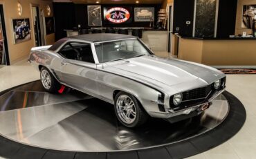 Chevrolet-Camaro-1969-Silver-Black-19