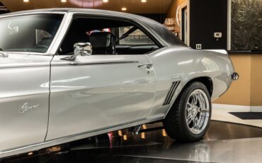 Chevrolet-Camaro-1969-Silver-Black-32