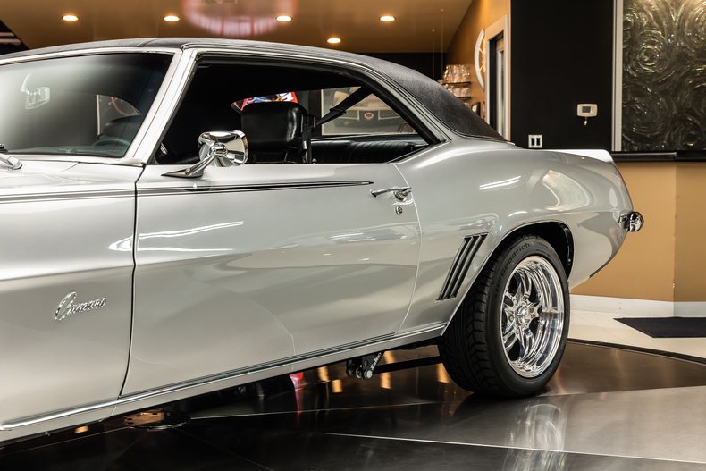 Chevrolet-Camaro-1969-Silver-Black-32