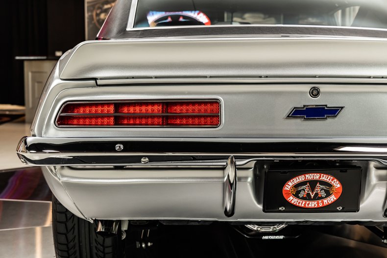 Chevrolet-Camaro-1969-Silver-Black-33