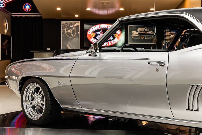Chevrolet-Camaro-1969-Silver-Black-35