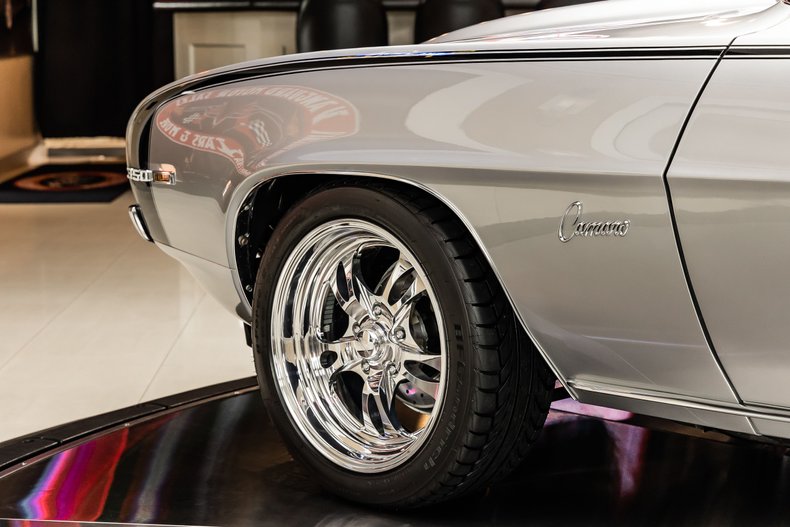 Chevrolet-Camaro-1969-Silver-Black-36