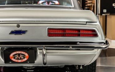Chevrolet-Camaro-1969-Silver-Black-41